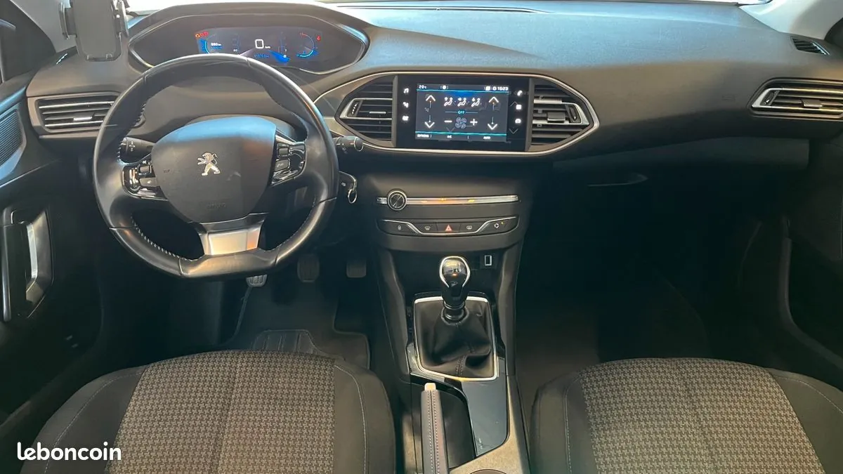 Peugeot 308 2021 photo 3