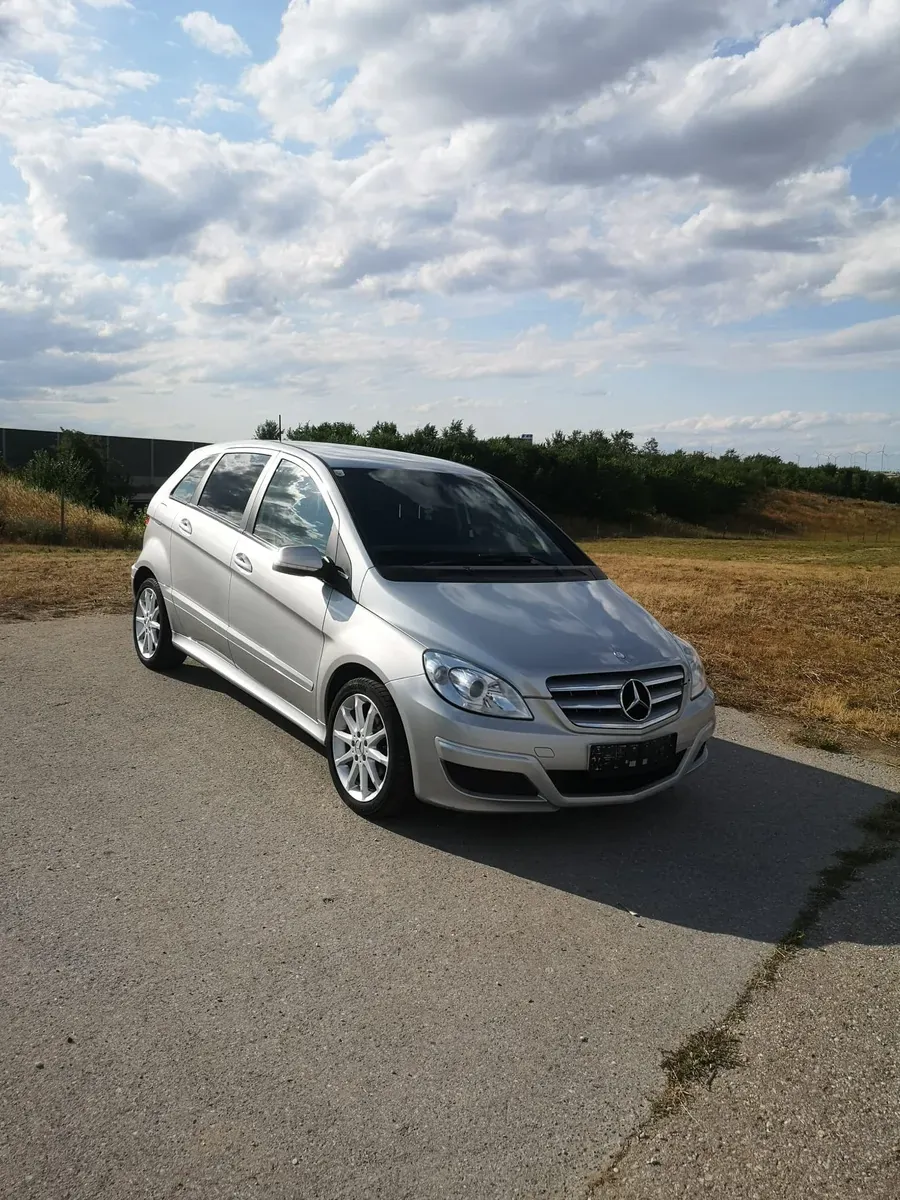 Mercedes-Benz B-Class 2010 photo 3