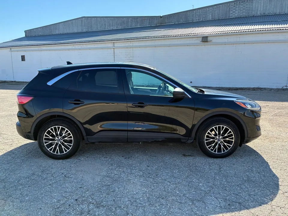Ford Escape 2022 photo 2