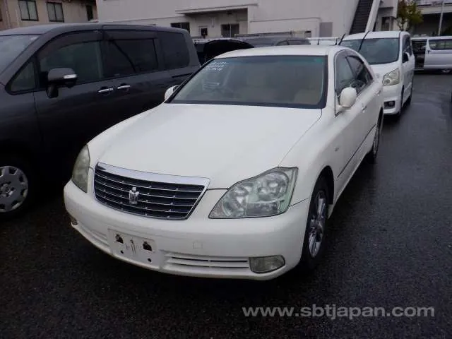 Toyota Crown 2005 photo 2