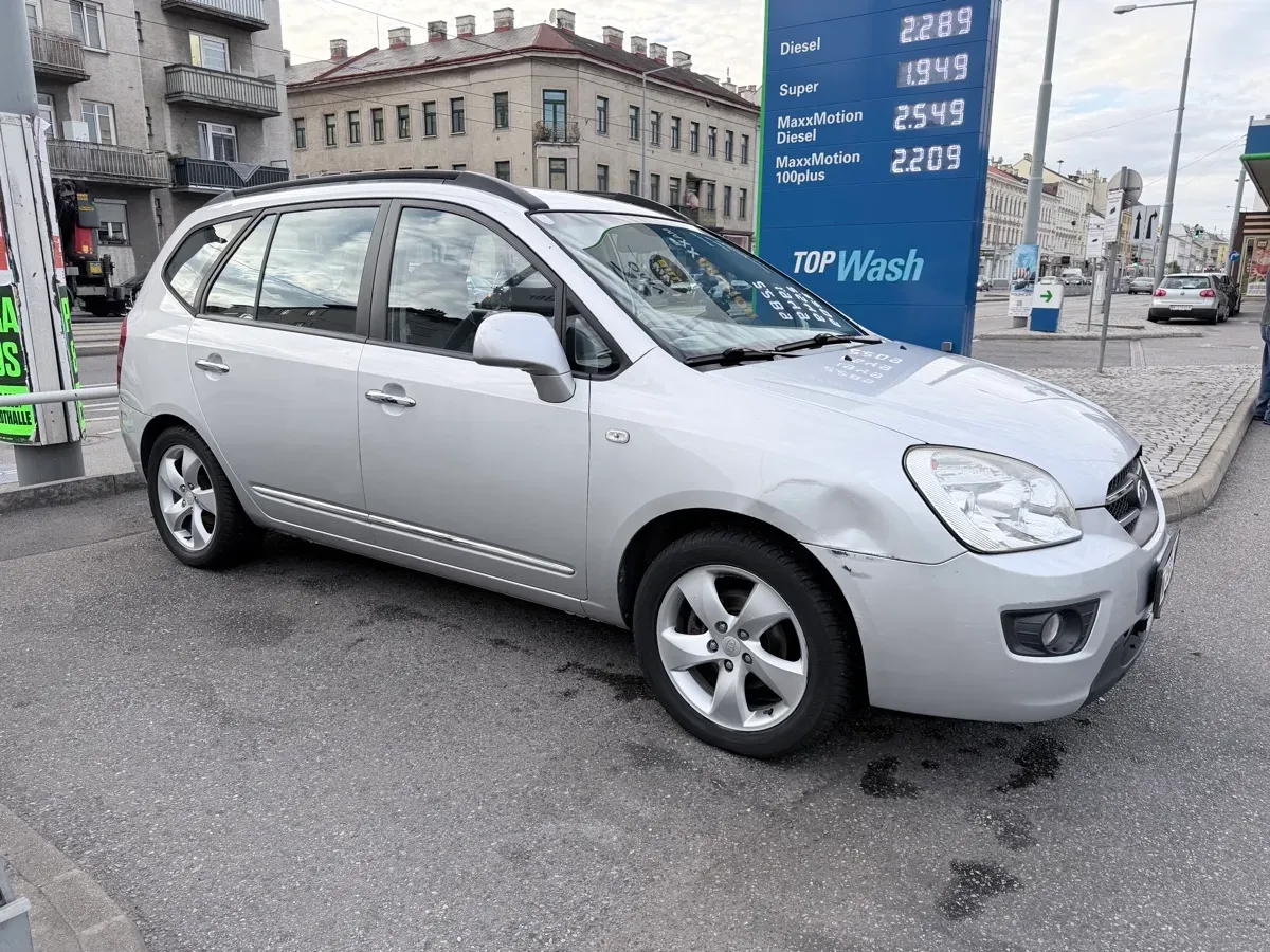 Kia Carens 2008 photo 3