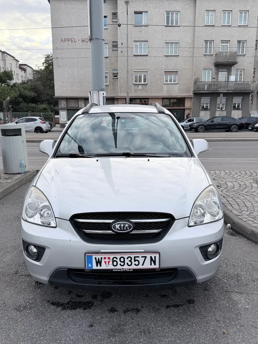 Kia Carens 2008 photo 2
