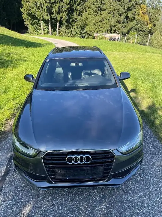 Audi A4 2012 photo 2