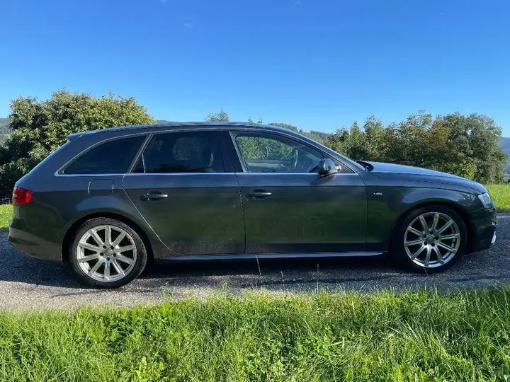 Audi A4 2012 photo 3