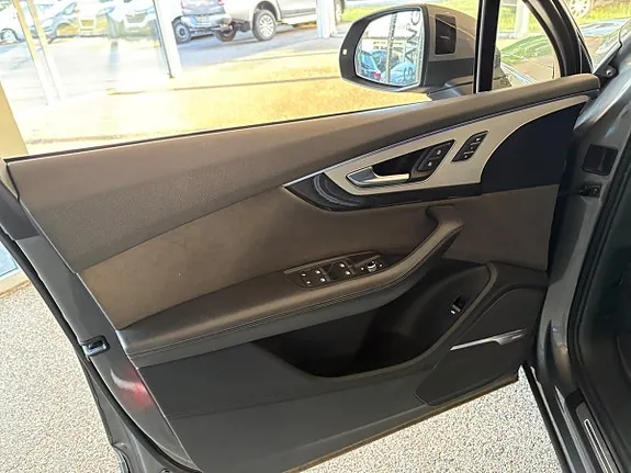Audi Q7 2015 photo 5