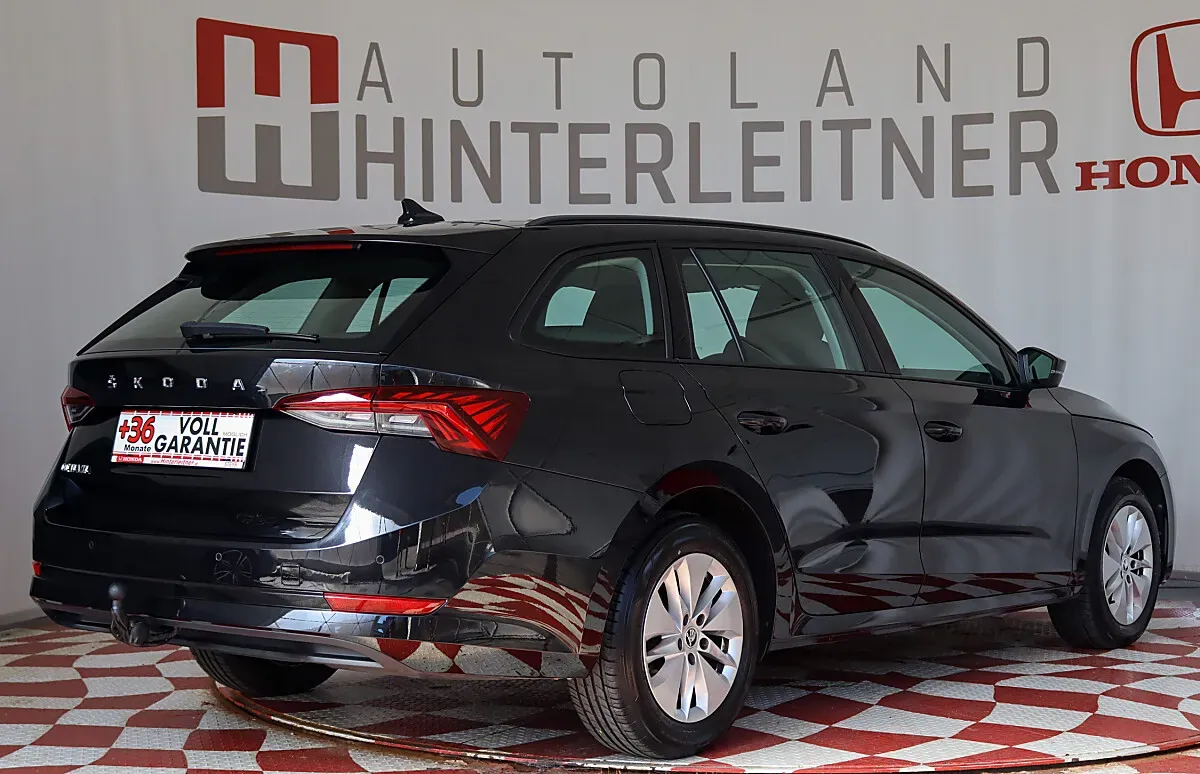 Skoda Octavia 2023 photo 2