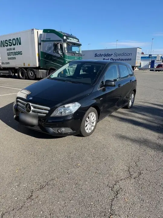 Mercedes-Benz B 180