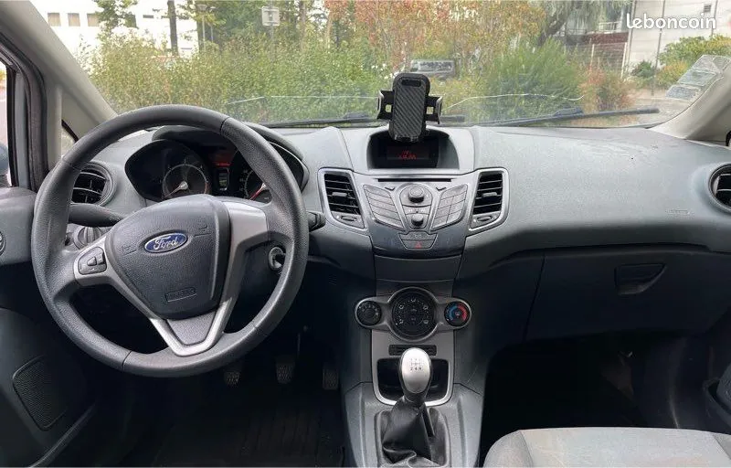 Ford Fiesta 2009 photo 2