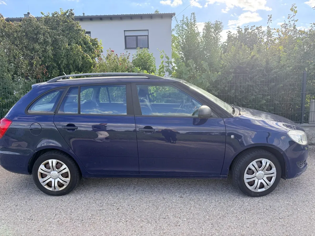Skoda Fabia 2015 photo 2