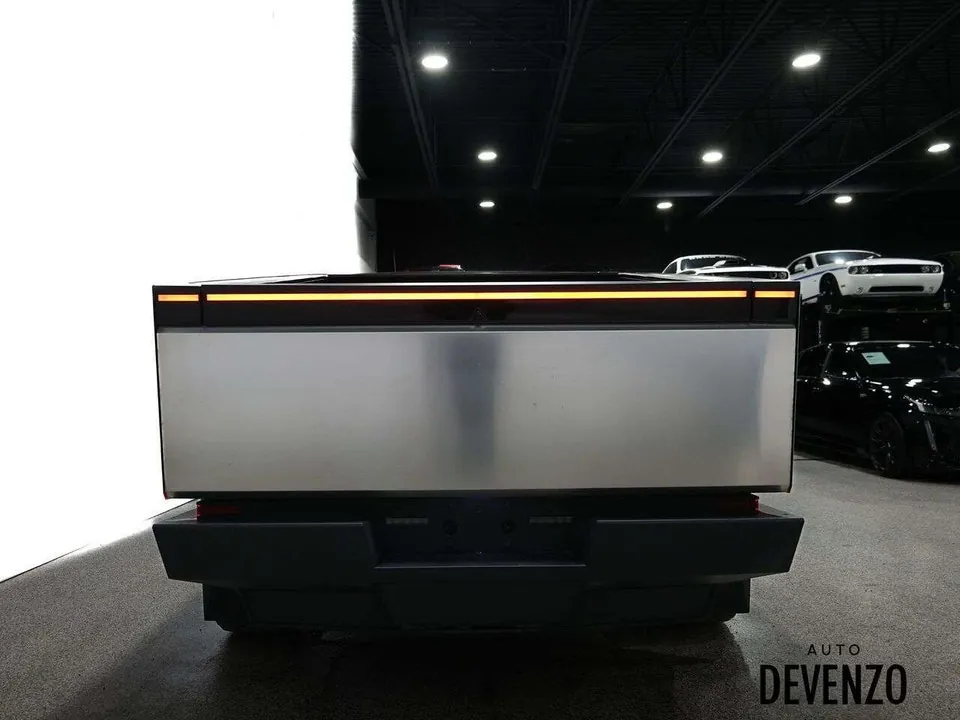 Tesla Cybertruck 2025 photo 4