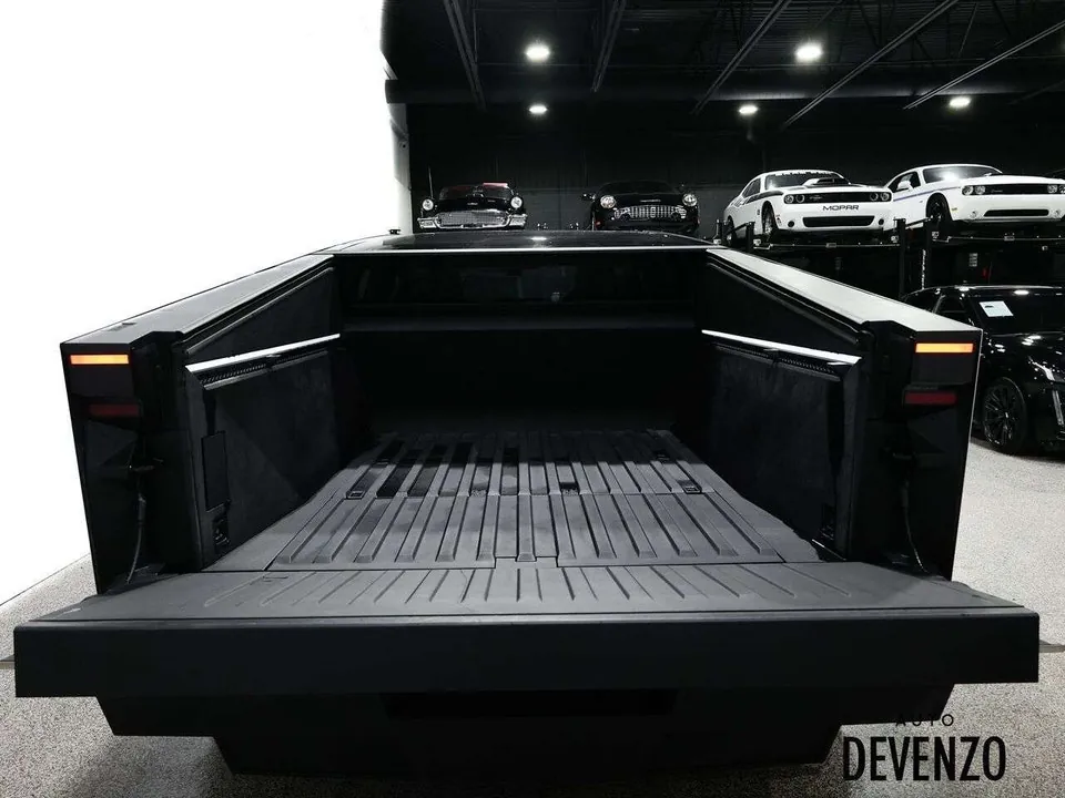 Tesla Cybertruck 2025 photo 5