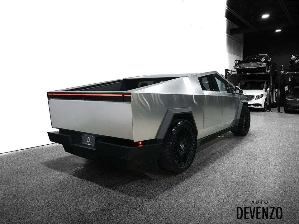Tesla Cybertruck 2025 photo 3