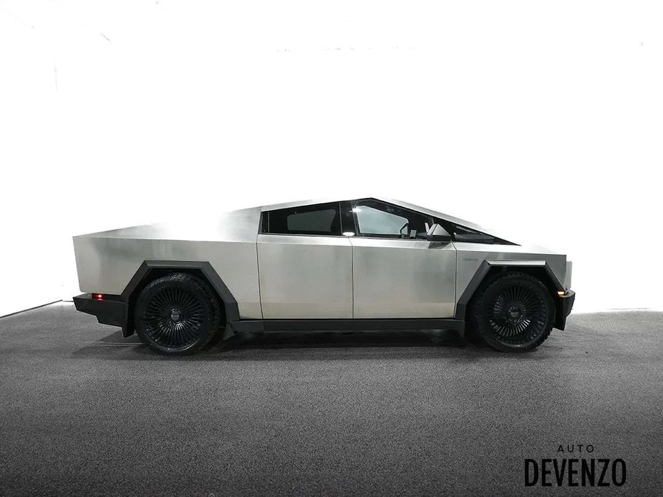 Tesla Cybertruck 2025 photo 2