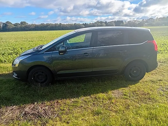 Peugeot 5008 2011 photo 2