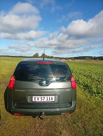 Peugeot 5008 2011 photo 3