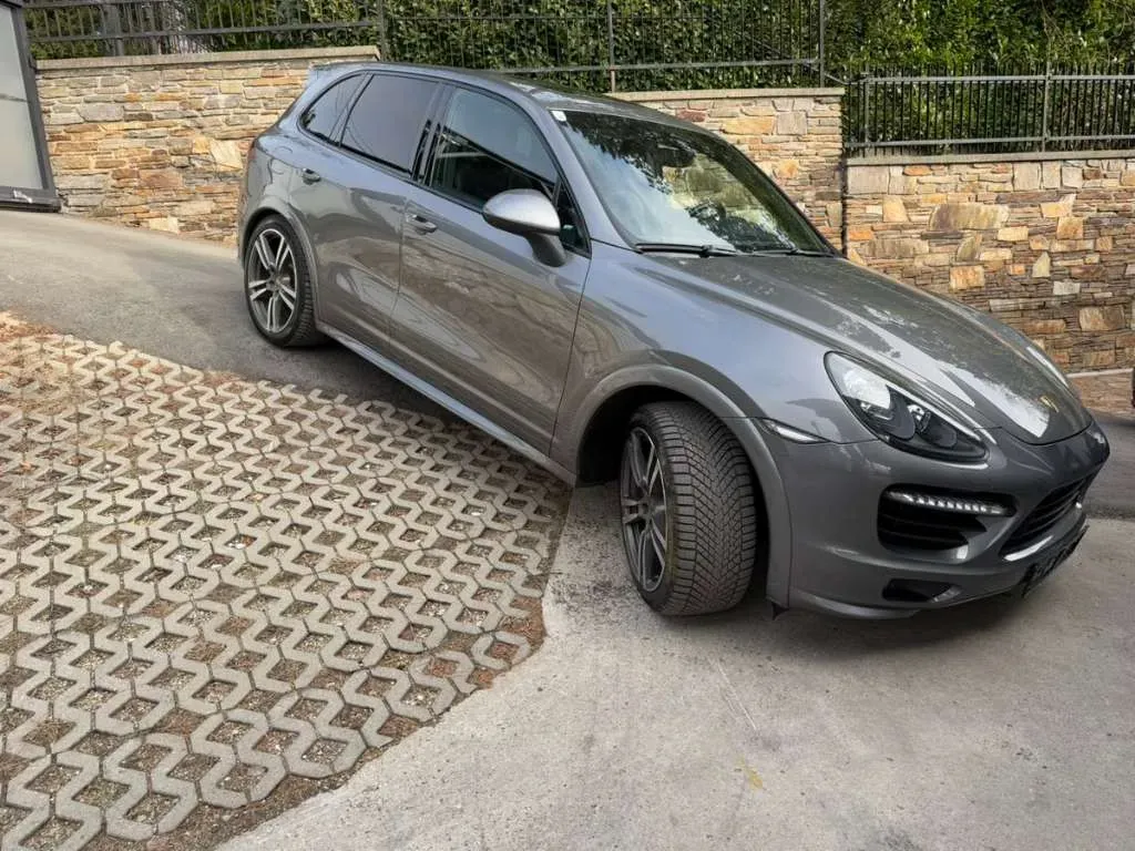Porsche Cayenne 2013 photo 2