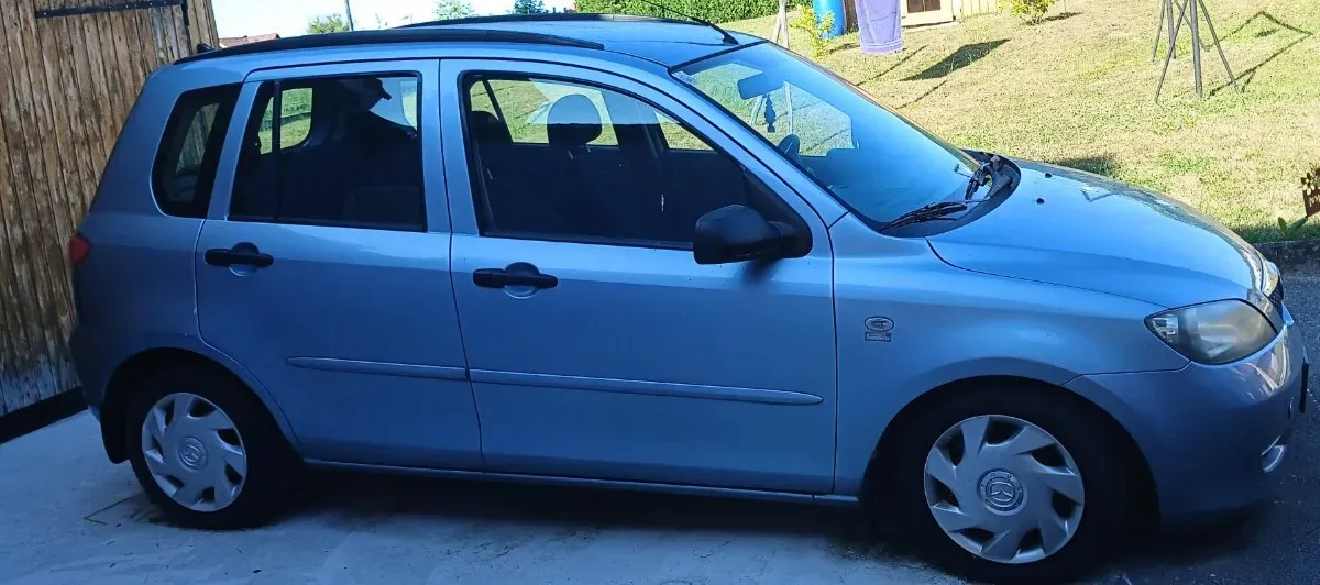 Mazda Mazda2 2003 photo 2