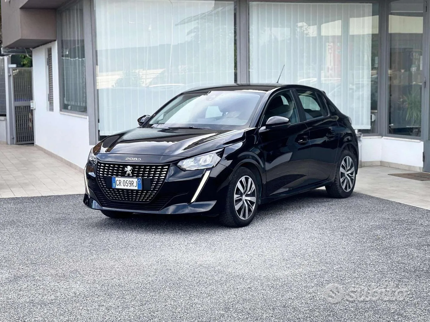 Peugeot 208 2023 photo 3