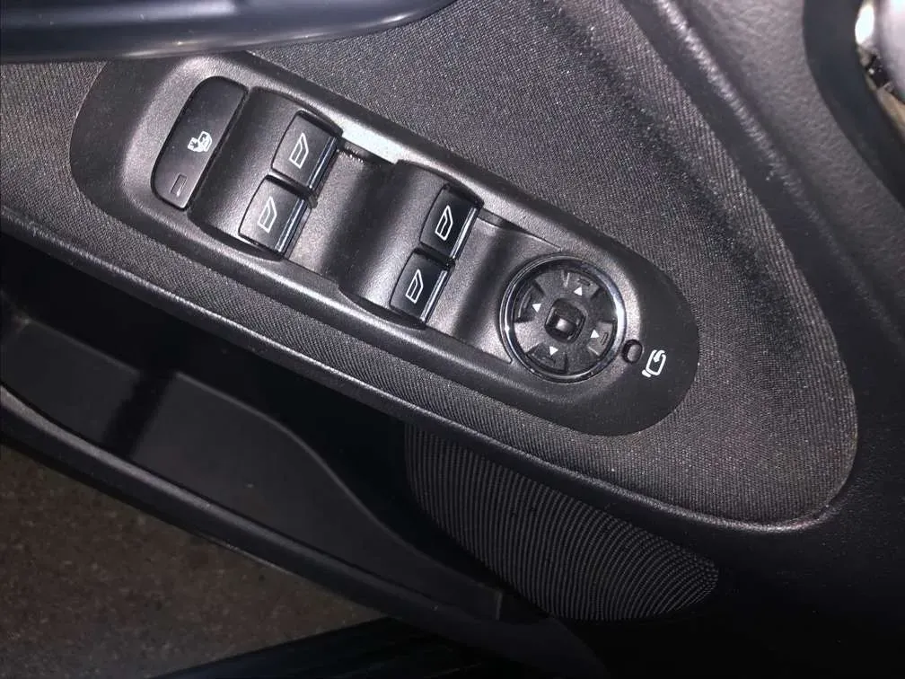 Ford Galaxy 2015 photo 3