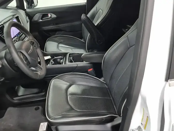 Chrysler Pacifica 2026 photo 4