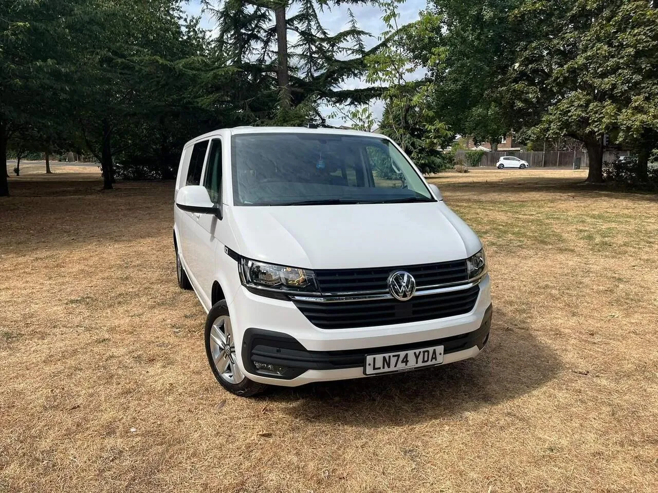 Volkswagen Transporter 2024 photo 2