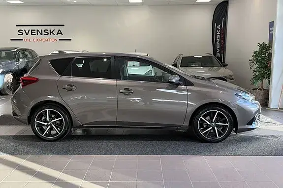 Toyota Auris 2018 photo 2