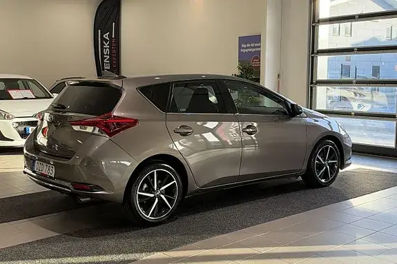 Toyota Auris 2018 photo 3