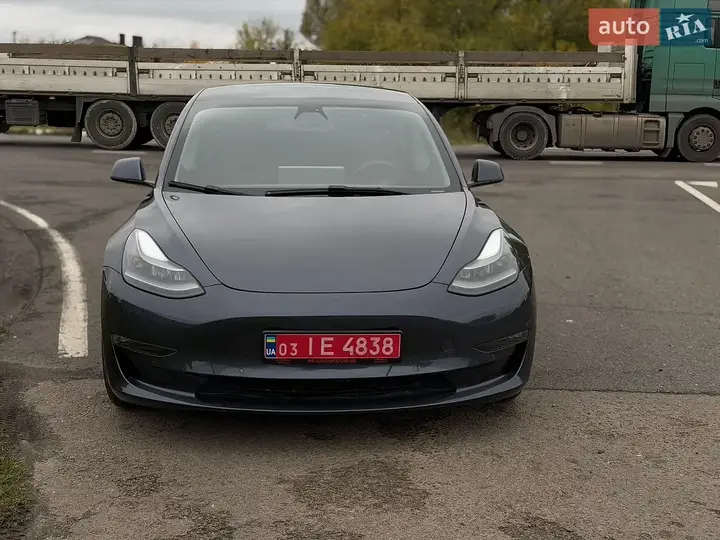 Tesla Model 3 2022 photo 3