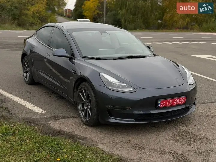 Tesla Model 3 2022 photo 2
