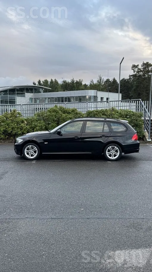BMW 318 2009 photo 4