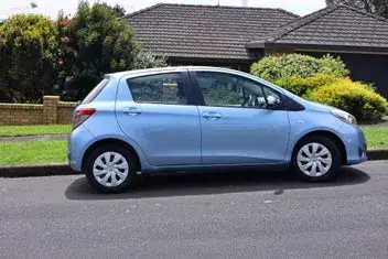Toyota Yaris 2012 photo 2