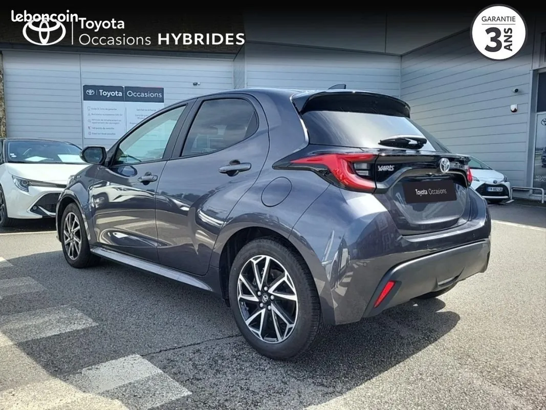 Toyota Yaris 2023 photo 2