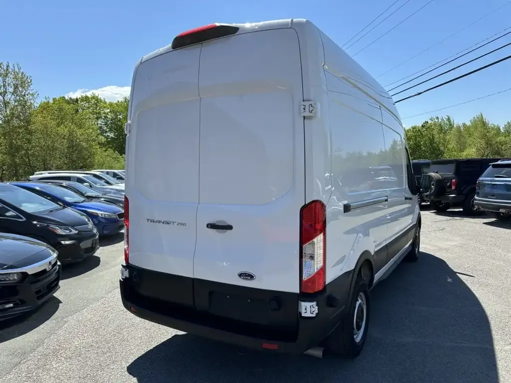 Ford Transit Cargo Van 2024 photo 4