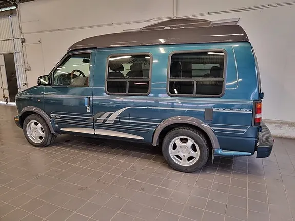 Chevrolet Astro 1996 photo 4