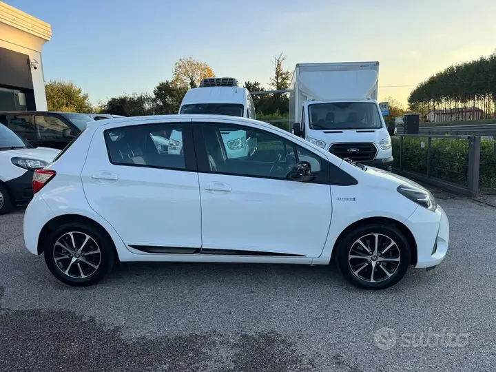 Toyota Yaris 2018 photo 3