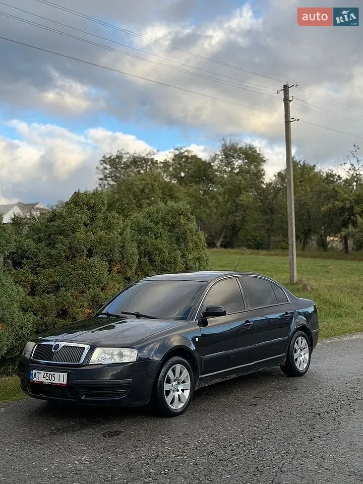 Skoda Superb 2003 photo 2