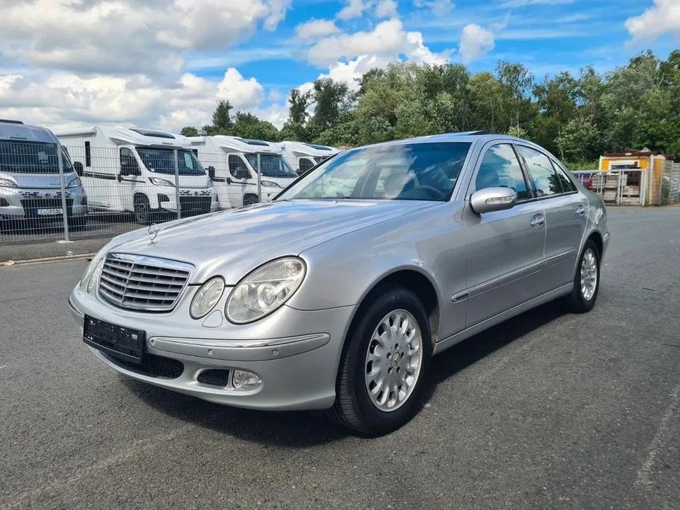Mercedes-Benz E 240