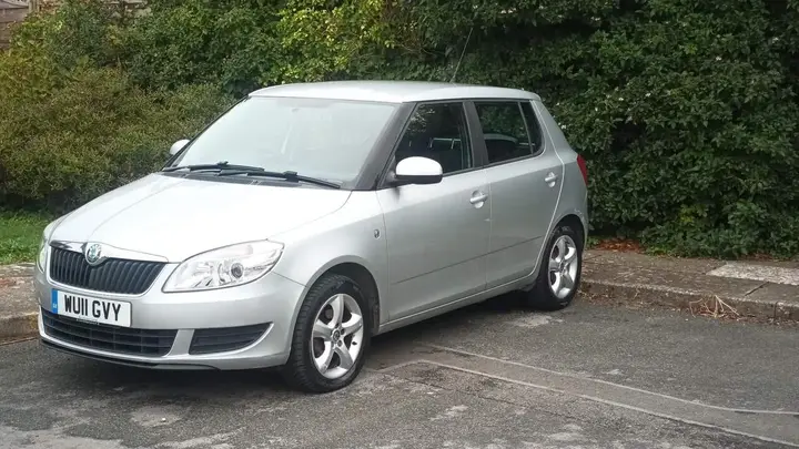 Skoda Fabia 2011 photo 2