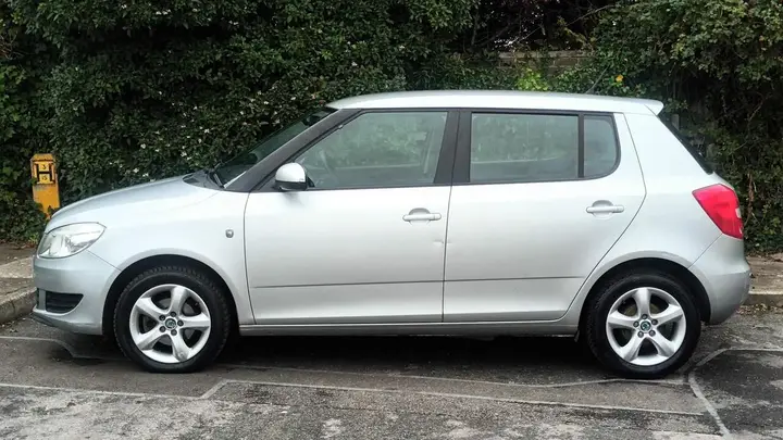 Skoda Fabia 2011 photo 3