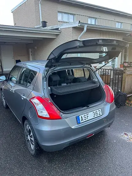 Suzuki Swift 2011 photo 2