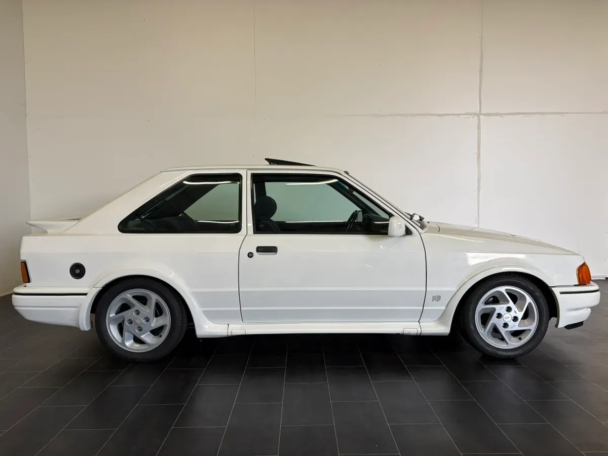 Ford Escort 1987 photo 2
