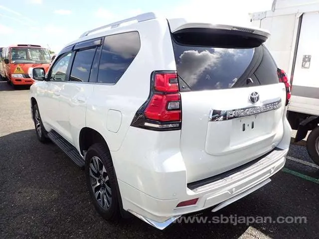 Toyota Land Cruiser Prado 2023 photo 3