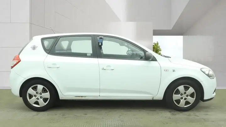 Kia Ceed 2011 photo 3