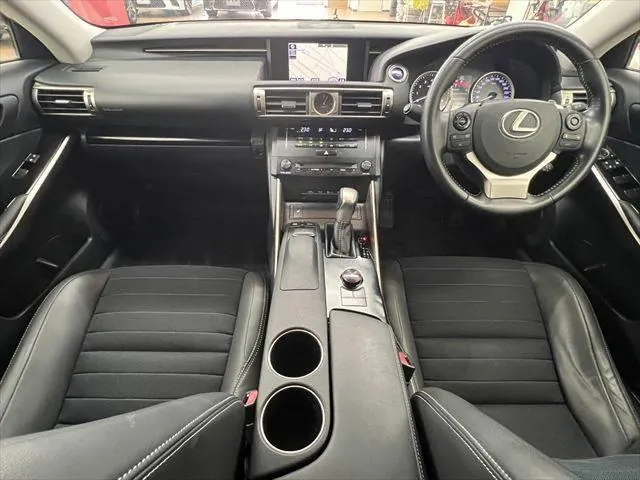 Lexus Is300H 2013 photo 3