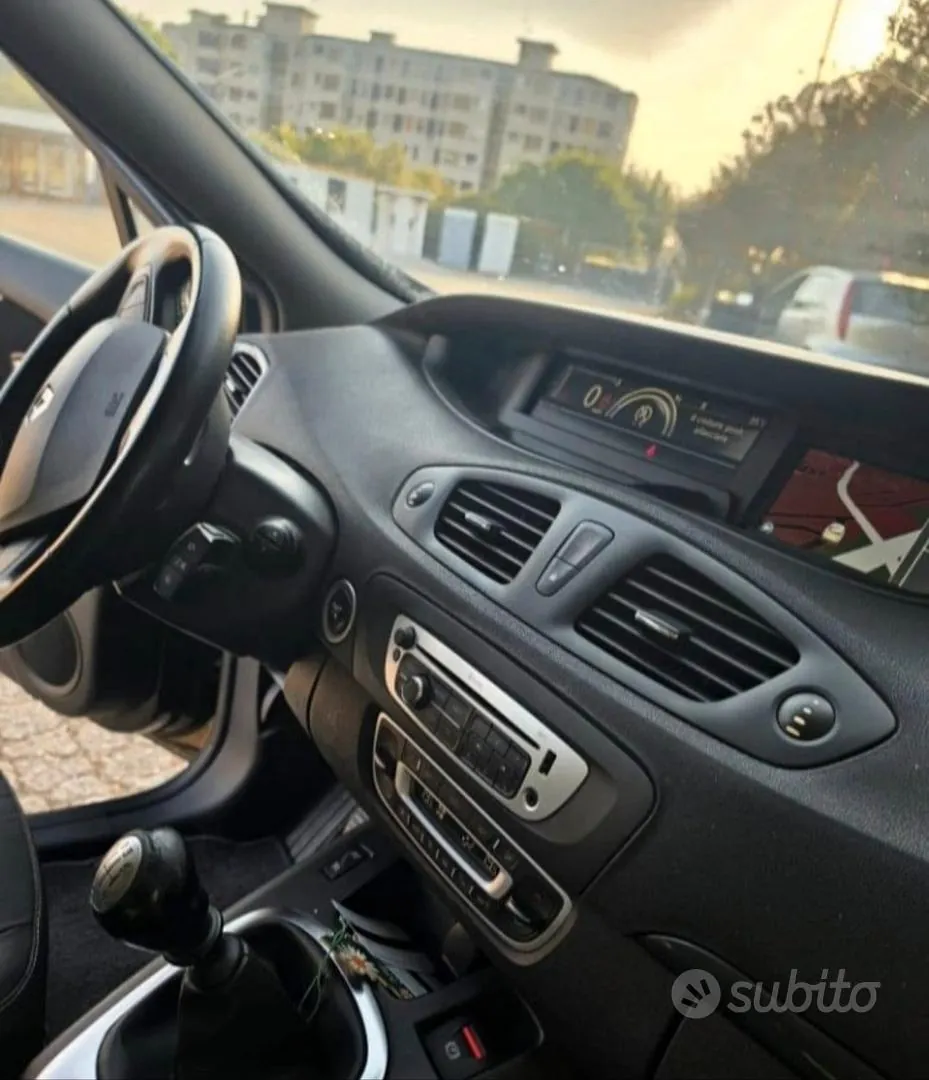 Renault Scenic 2015 photo 2