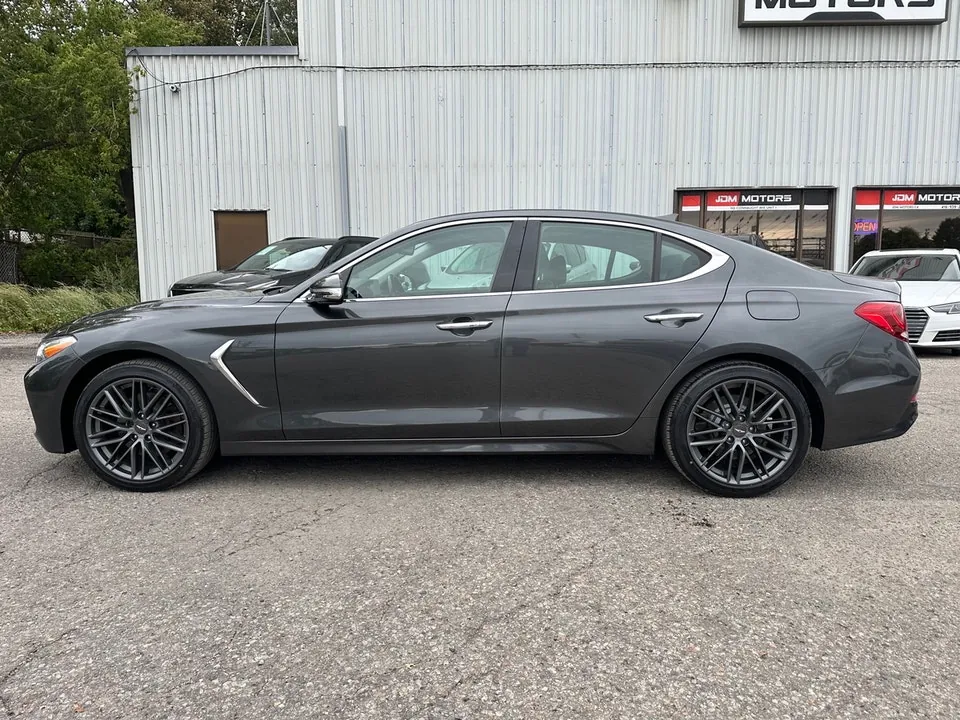 Genesis G70 2019 photo 2
