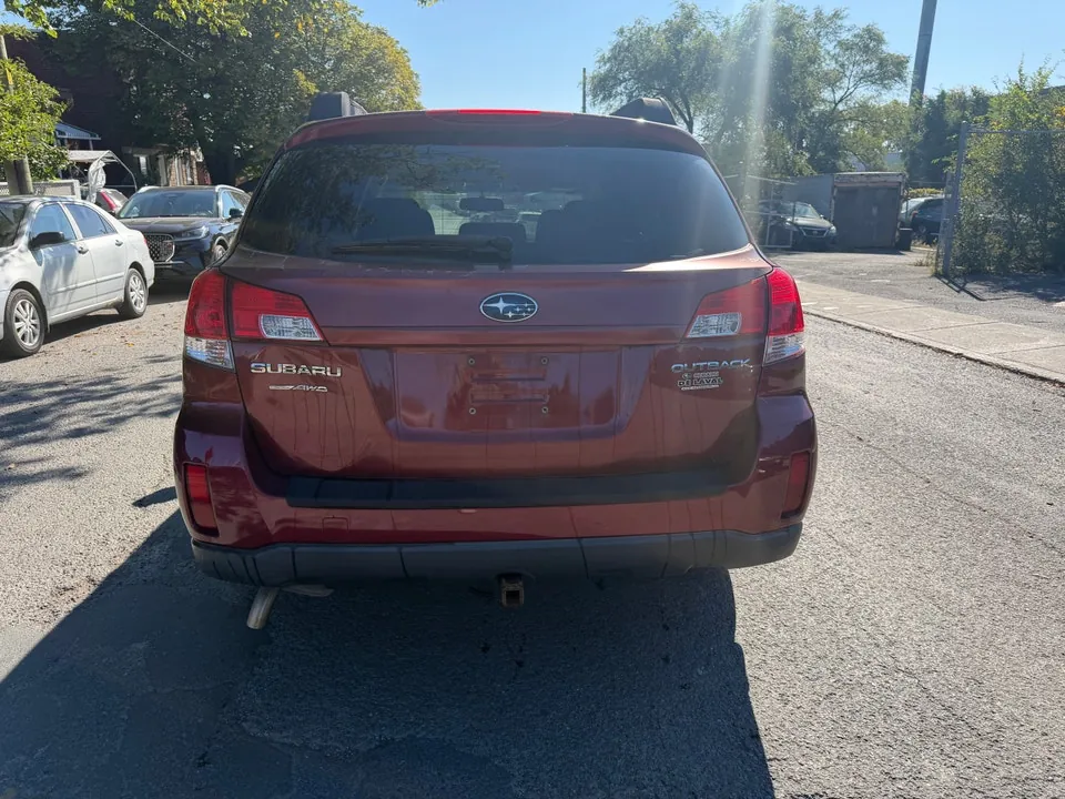 Subaru Outback 2011 photo 2