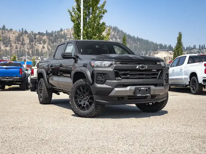 Chevrolet Colorado 2026 photo 2