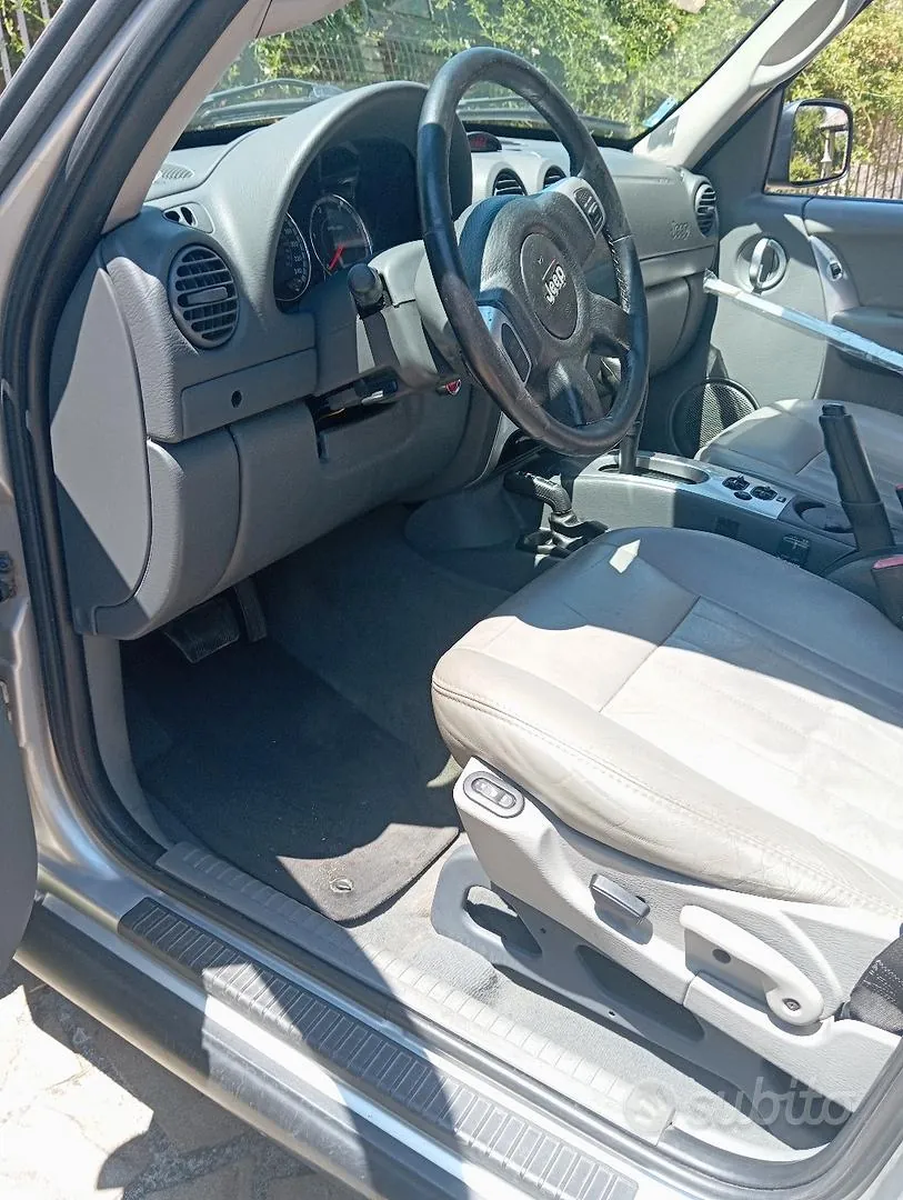 Jeep Cherokee 2005 photo 5
