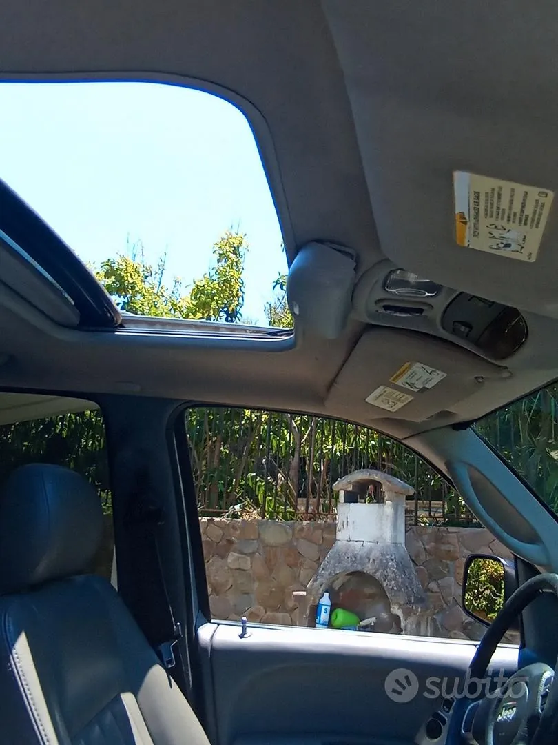 Jeep Cherokee 2005 photo 3